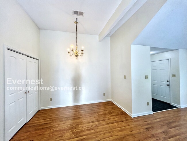 Building Photo - 9299 Grove Manor Dr