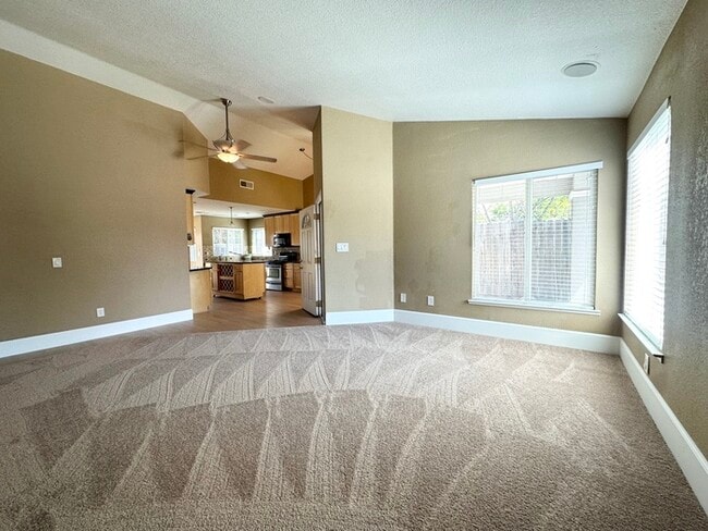 Building Photo - Beautifully Updated Home in Citrus Heights!