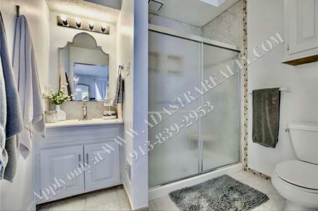 Building Photo - Beautiful UPDATED Ranch in Mission-Availab...