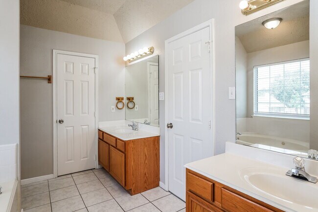 Building Photo - 20415 Blue Beech Dr
