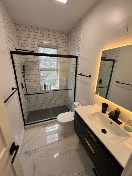 Building Photo - 208 9th St NE