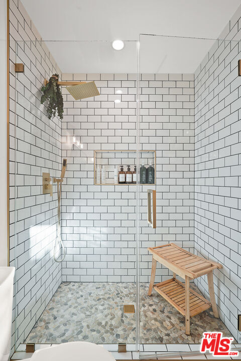 Building Photo - 14828 Saticoy St