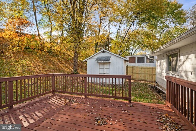 Building Photo - 4421 Kenwood Dr