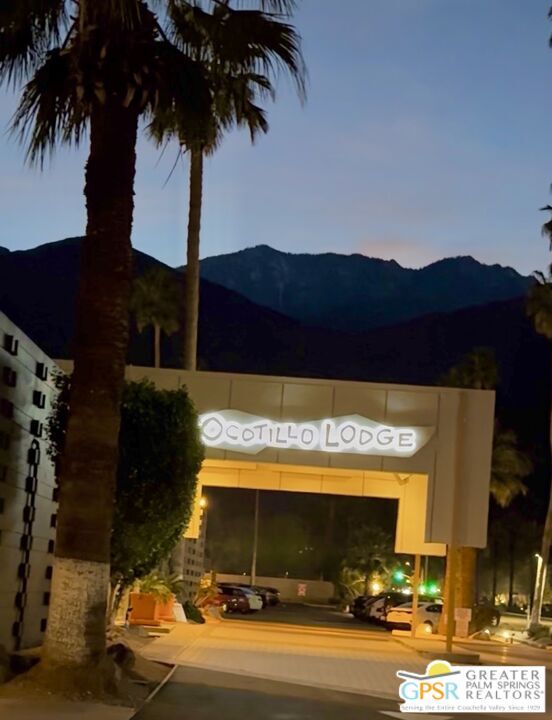 Building Photo - 1111 E Palm Canyon Dr