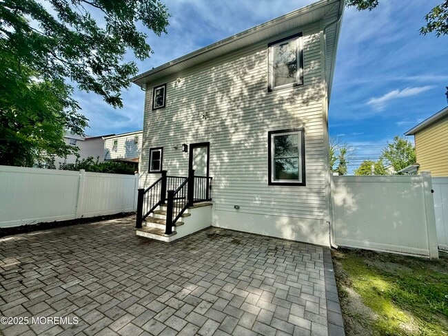 Building Photo - 163 Ridge Ave