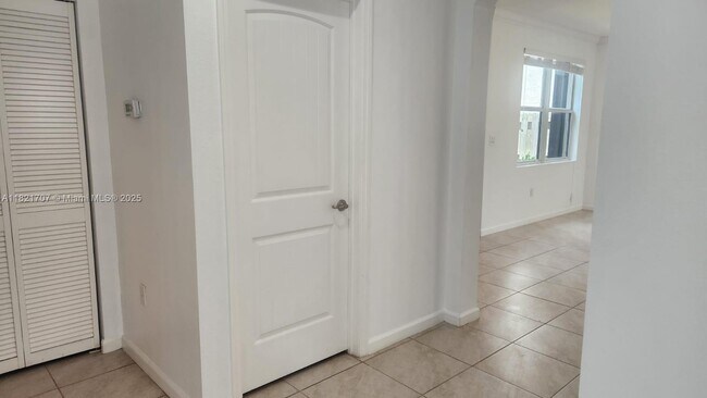Building Photo - 25309 SW 118 Ct