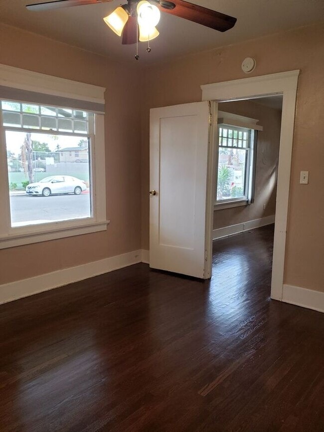 Building Photo - Craftsman style duplex w/ parking in N. Pa...