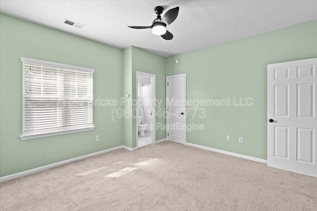 Building Photo - 6443 Mallard View Ln