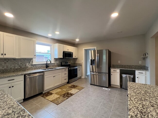 Building Photo - Updated and Spacious ranch in CAMELLIA ACRES