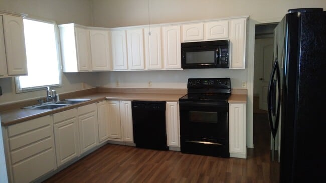 Building Photo - 207 W 4th St