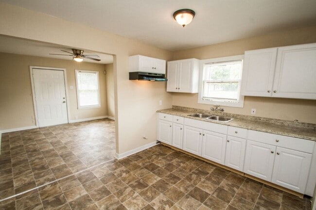 Primary Photo - Nice 3BR/1BA House Near Downtown