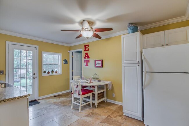Building Photo - Cute home in Easy Nash w/fenced in yard