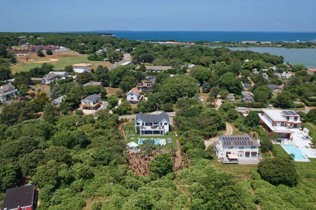 Building Photo - 12 S Elroy Dr