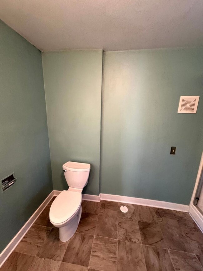 Building Photo - 4 Bedroom House Near Downtown Eugene