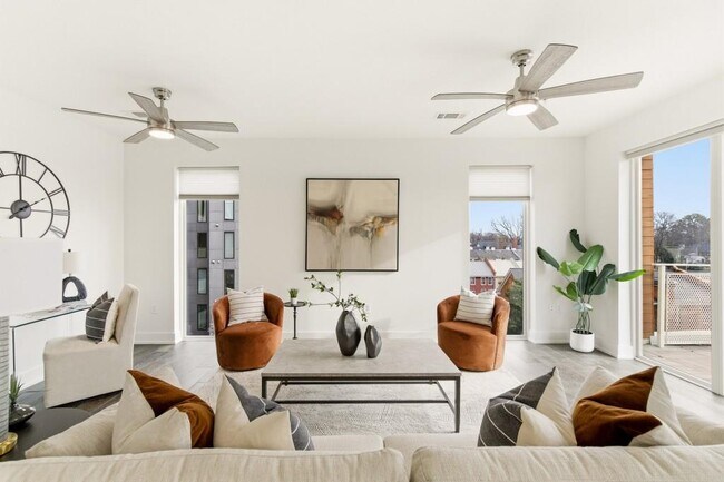 Building Photo - 775 Juniper St NE