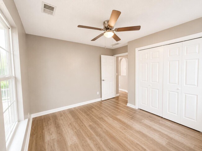 Building Photo - 1109 W Slaton Ave
