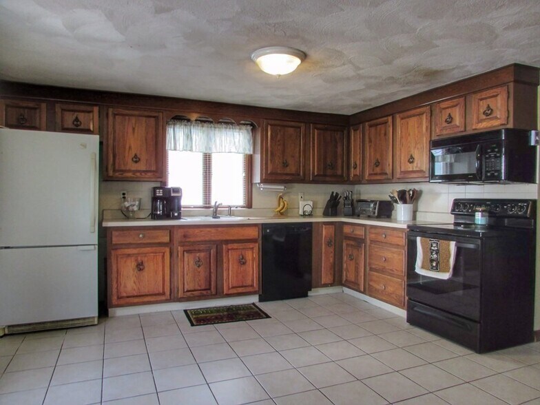 Building Photo - 27 Westland Ave