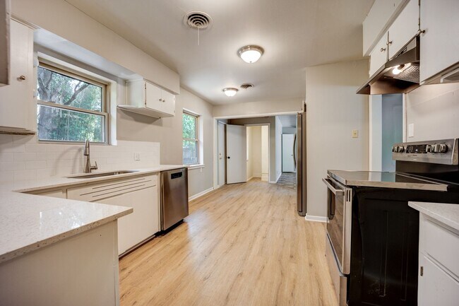 Building Photo - 3521 S 35th St