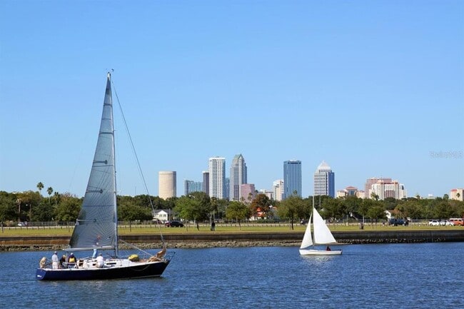 Building Photo - 903 S Bruce St