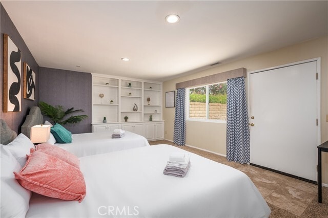 Building Photo - 2328 E Vine Ave