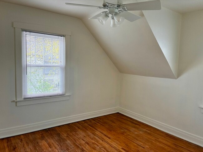 Building Photo - 254 Edward St