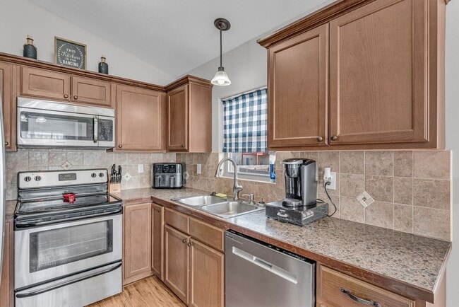 Building Photo - Italian Estates Property Management