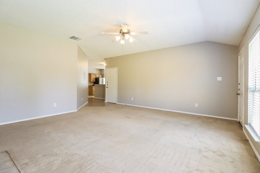 Building Photo - 721 Horseshoe Ct