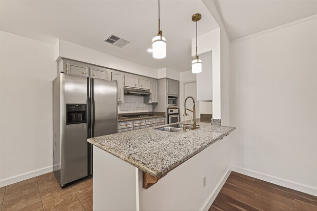 Building Photo - 5347 Lincoln Green Dr