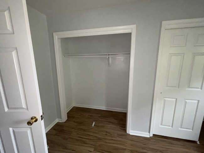 Building Photo - 1526 Brenland Cir