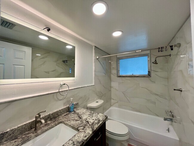 Building Photo - 5121 Dove Dr