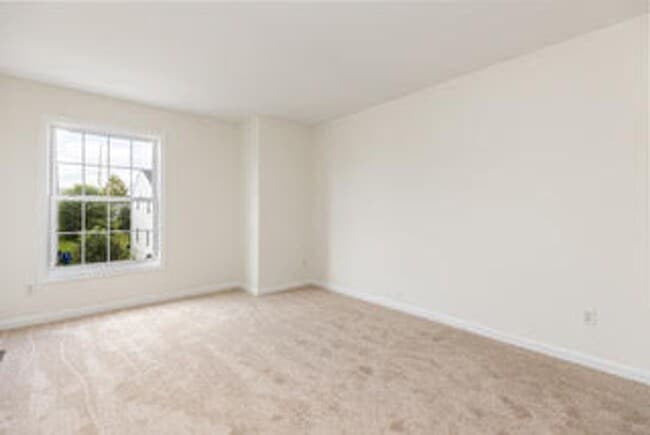 Building Photo - Spacious, Large, Luxury 3 Bedroom Townhouse in Hockessin, Delaware