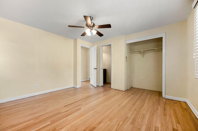 Building Photo - 2140 Robin Dr