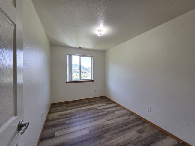 Building Photo - 390 Maylea Pl