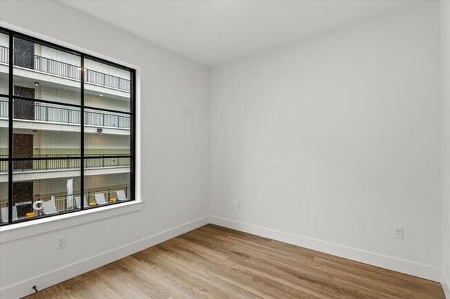 Building Photo - 4315 S Congress Ave