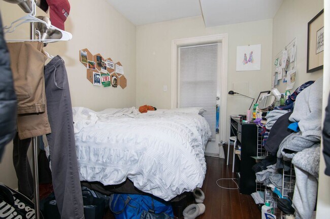 Building Photo - Central Mission Hill Location. Steps from the T Stop. In-Unit Washer and Dryer. Recently Renovate...