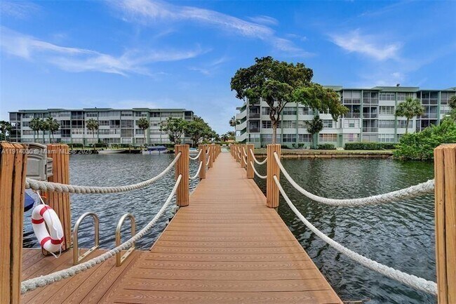 Building Photo - 2771 Taft St