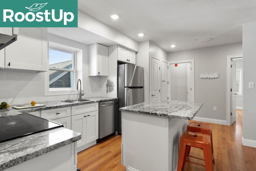 Building Photo - Furnished Bedroom with Private Bath in Charlestown