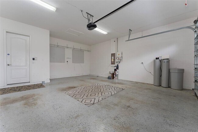 Building Photo - 4904 W Fountainwood Dr