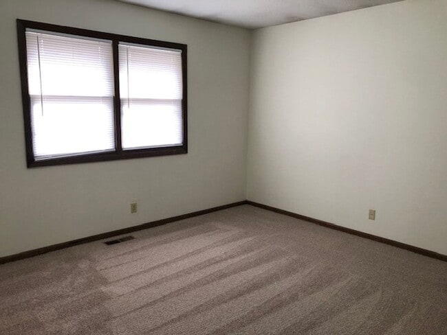 Building Photo - Three-Bedroom, 1-Bath House