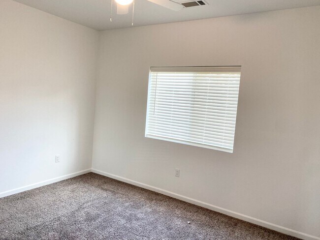 Building Photo - 1326 S Santa Fe St