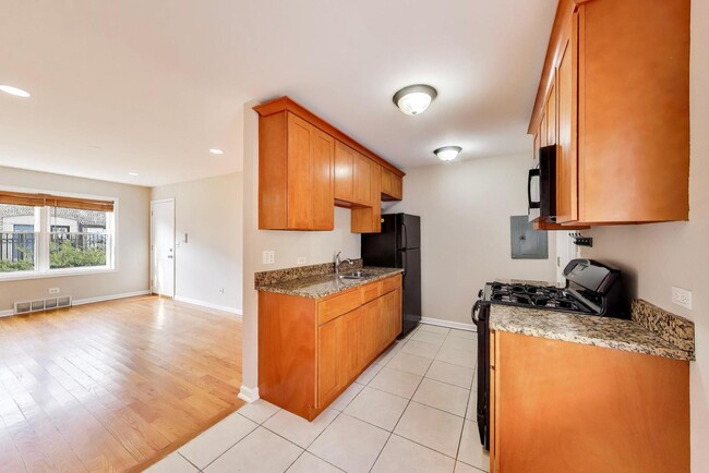 Building Photo - 7415 N Wolcott Ave