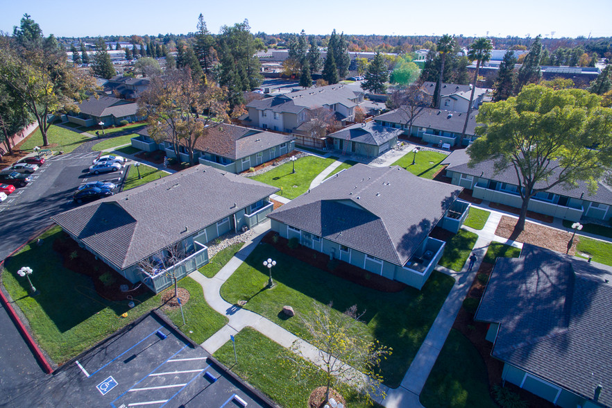 Primary Photo - Cottages on 5th