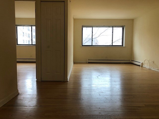 Building Photo - 431 W Barry Ave