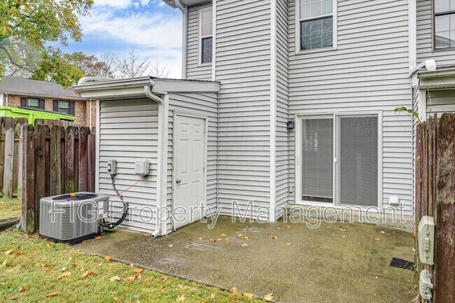 Building Photo - 479 Claircrest Dr