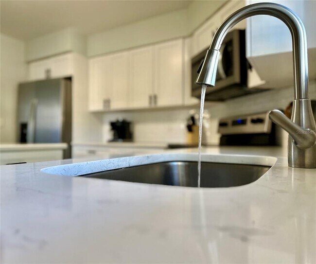 Building Photo - 1504 E 33rd Ave