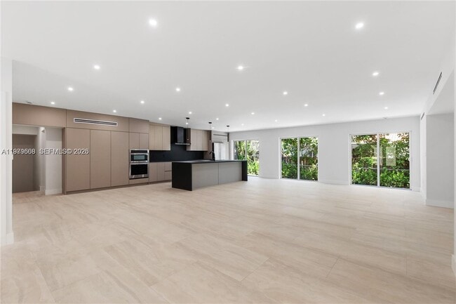 Building Photo - 2251 SW 20th St