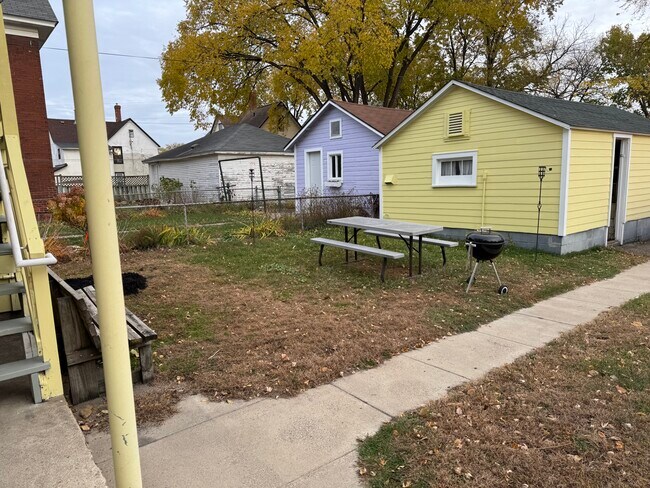 Building Photo - 344 16th Ave NE