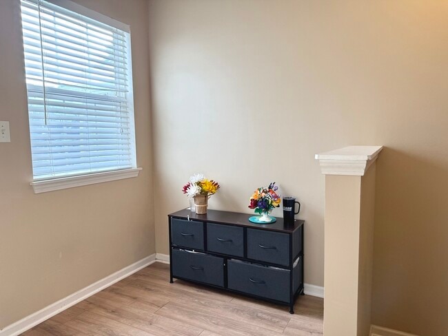 Building Photo - 2481 Oneida Ln