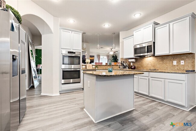 Building Photo - 6800 Mustang Creek Rd