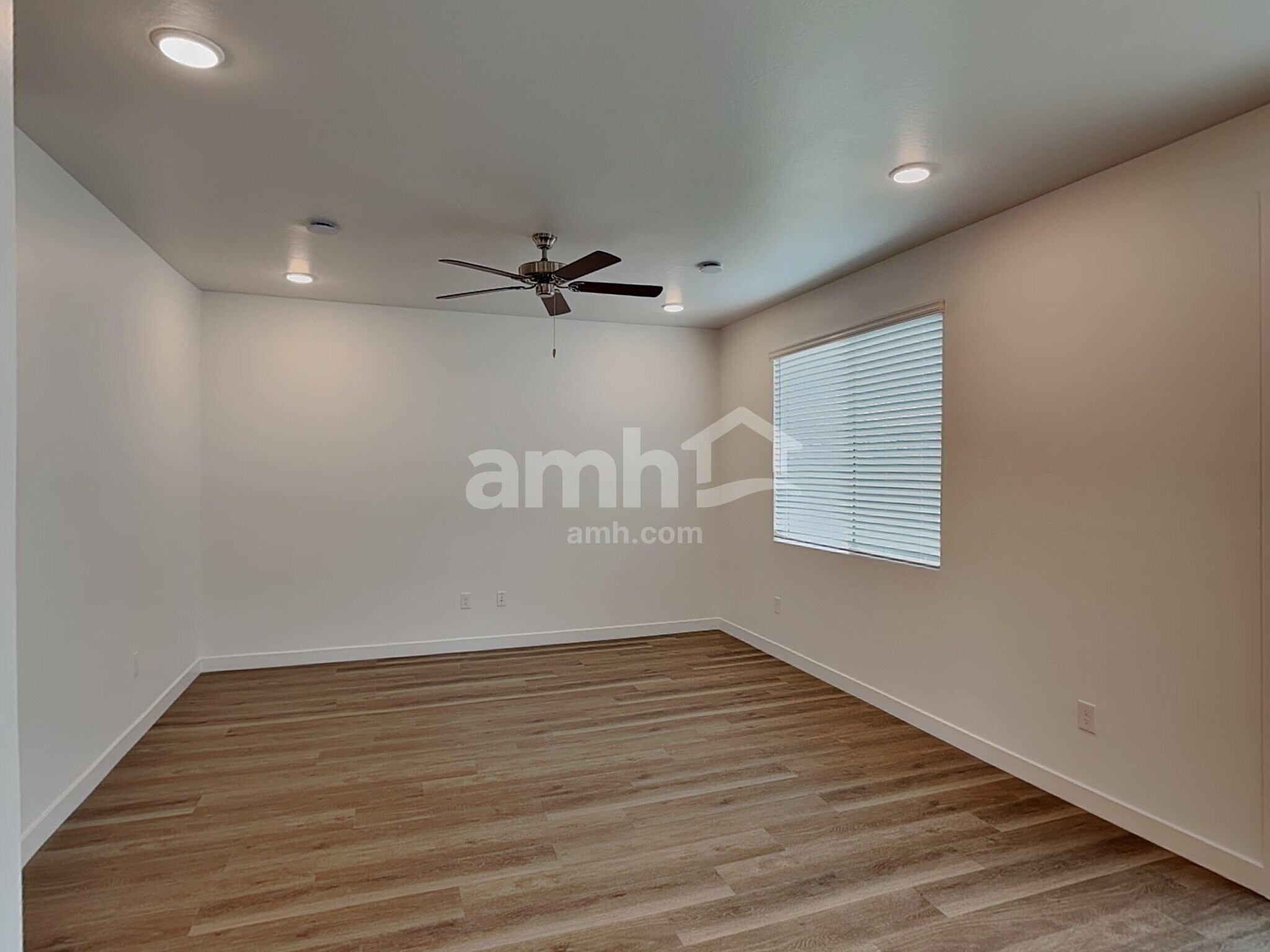 Building Photo - 9727 W Parkway Dr